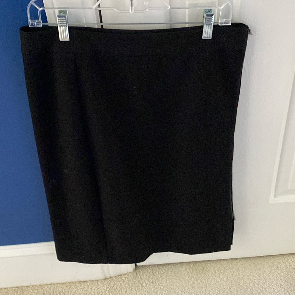 ANN TAYLOR BLACK STRAIGHT SKIRT WITH SIDE ZIPPER